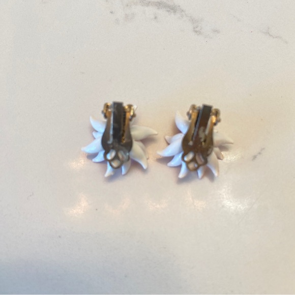 Vintage Enamel & metal pin and clip earring set - Picture 5 of 7